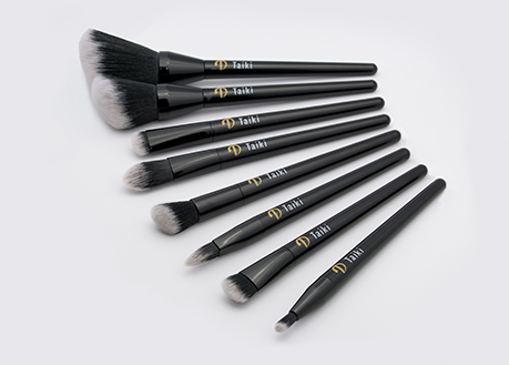 cosmetic brush collection manufactured by Taiki